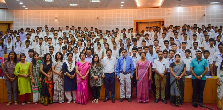 Participants with the organisers of the workshop